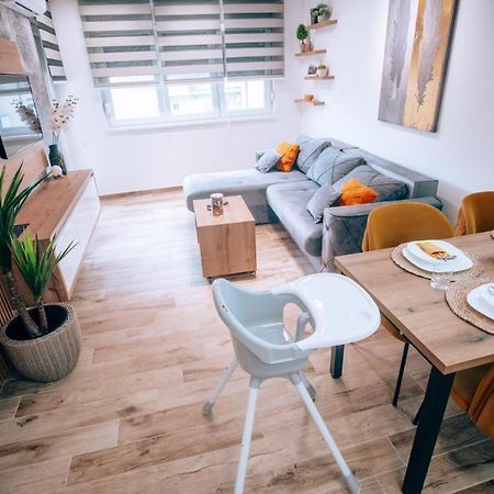 Apartman Lux-Besplatno Koriscenje Zasebne Garaze Sremska Mitrovica Exterior foto