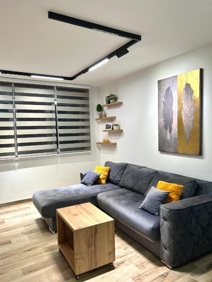 Apartman Lux-Besplatno Koriscenje Zasebne Garaze Sremska Mitrovica Exterior foto