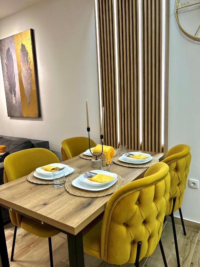 Apartman Lux-Besplatno Koriscenje Zasebne Garaze Sremska Mitrovica Exterior foto