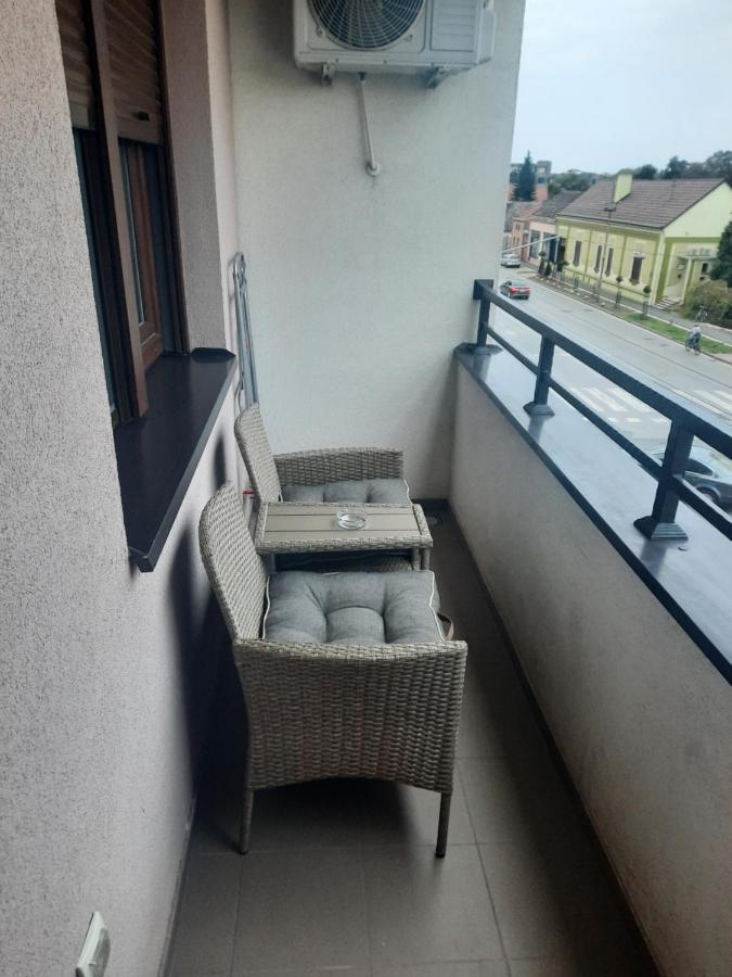 Apartman Lux-Besplatno Koriscenje Zasebne Garaze Sremska Mitrovica Exterior foto