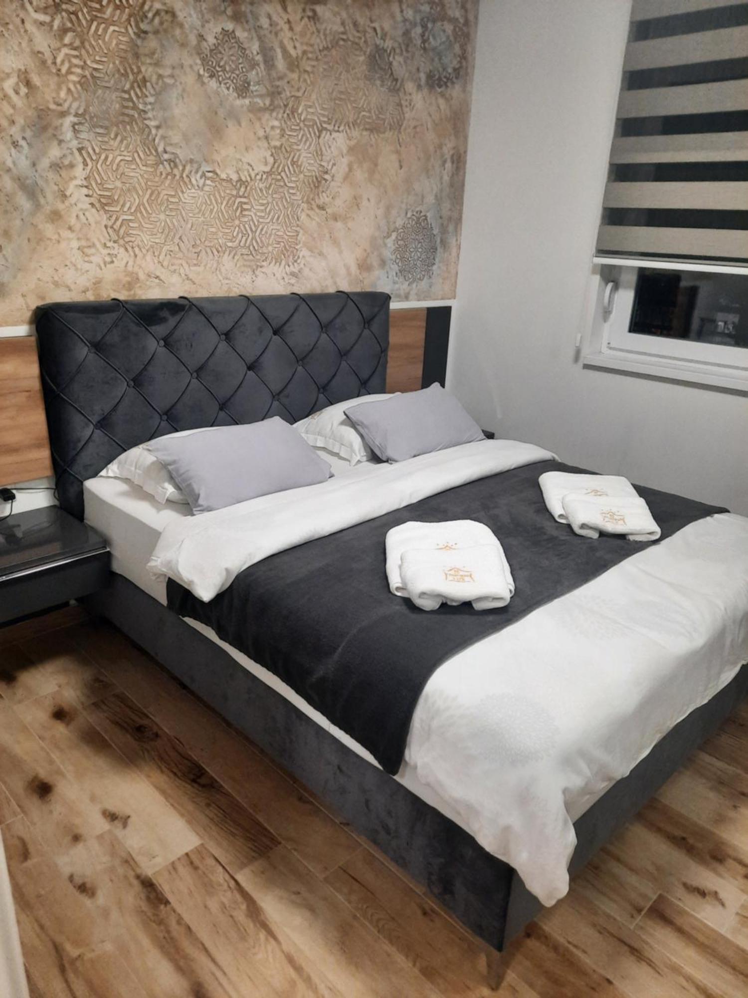 Apartman Lux-Besplatno Koriscenje Zasebne Garaze Sremska Mitrovica Exterior foto